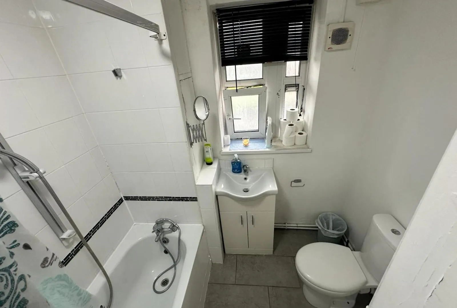 Aldgate East Rooms R2 London United Kingdom