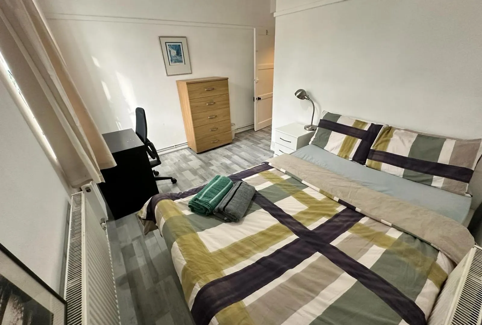 Aldgate East Rooms R2 London