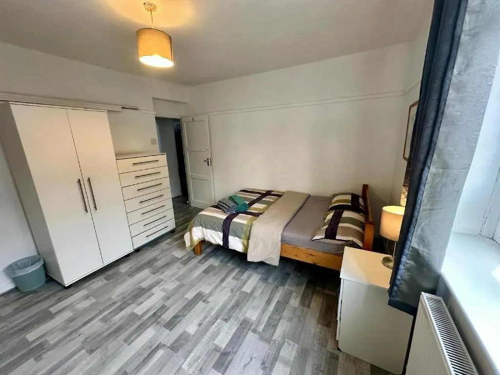 Aldgate East Rooms R2 London 0*,  United Kingdom